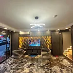 Crowned Exclusive Hotel
