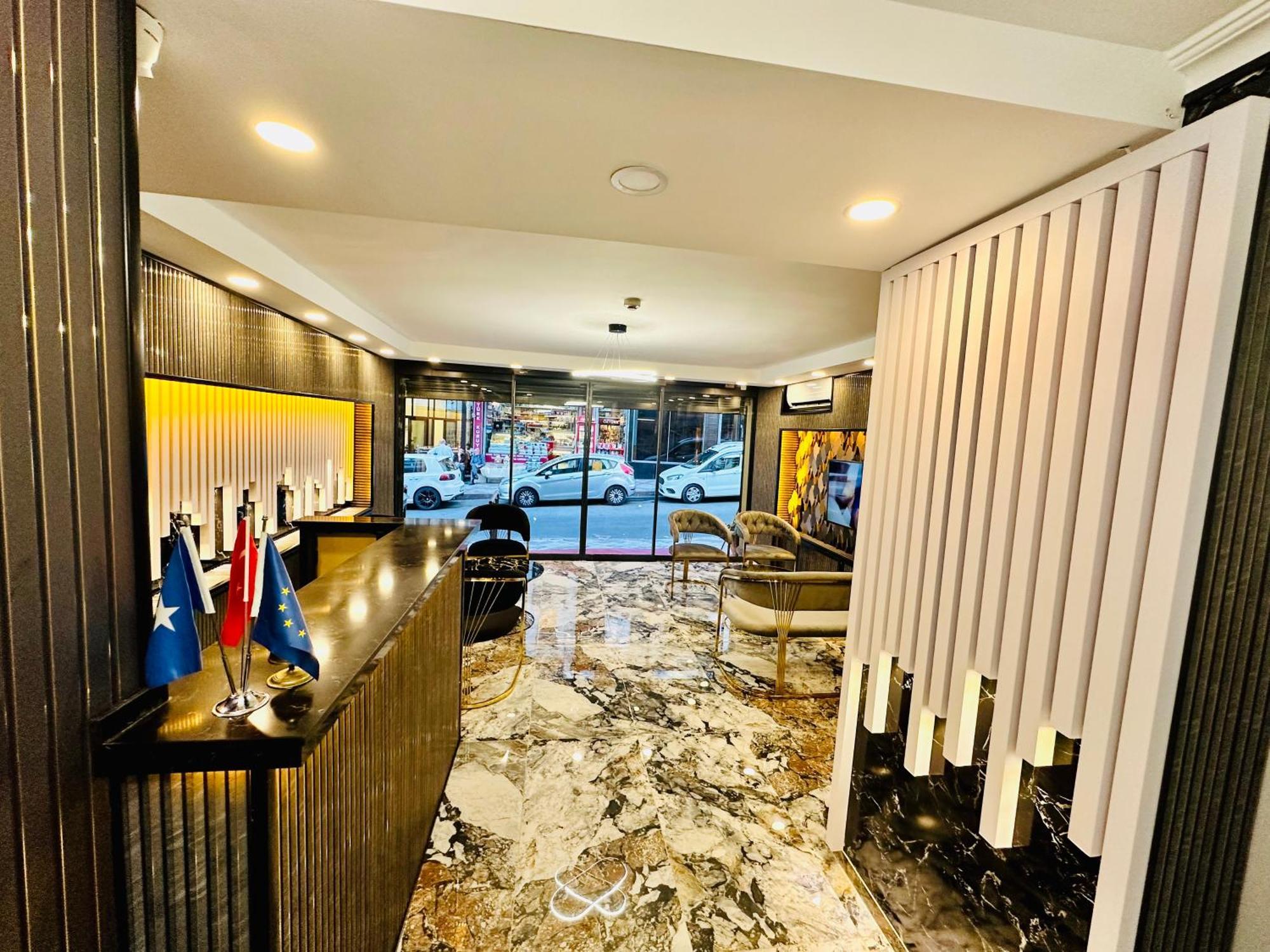 Crowned Exclusive Hotel