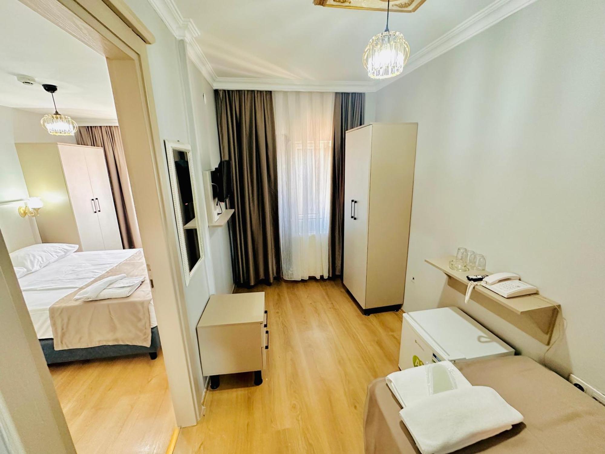 Crowned Exclusive Hotel 2*