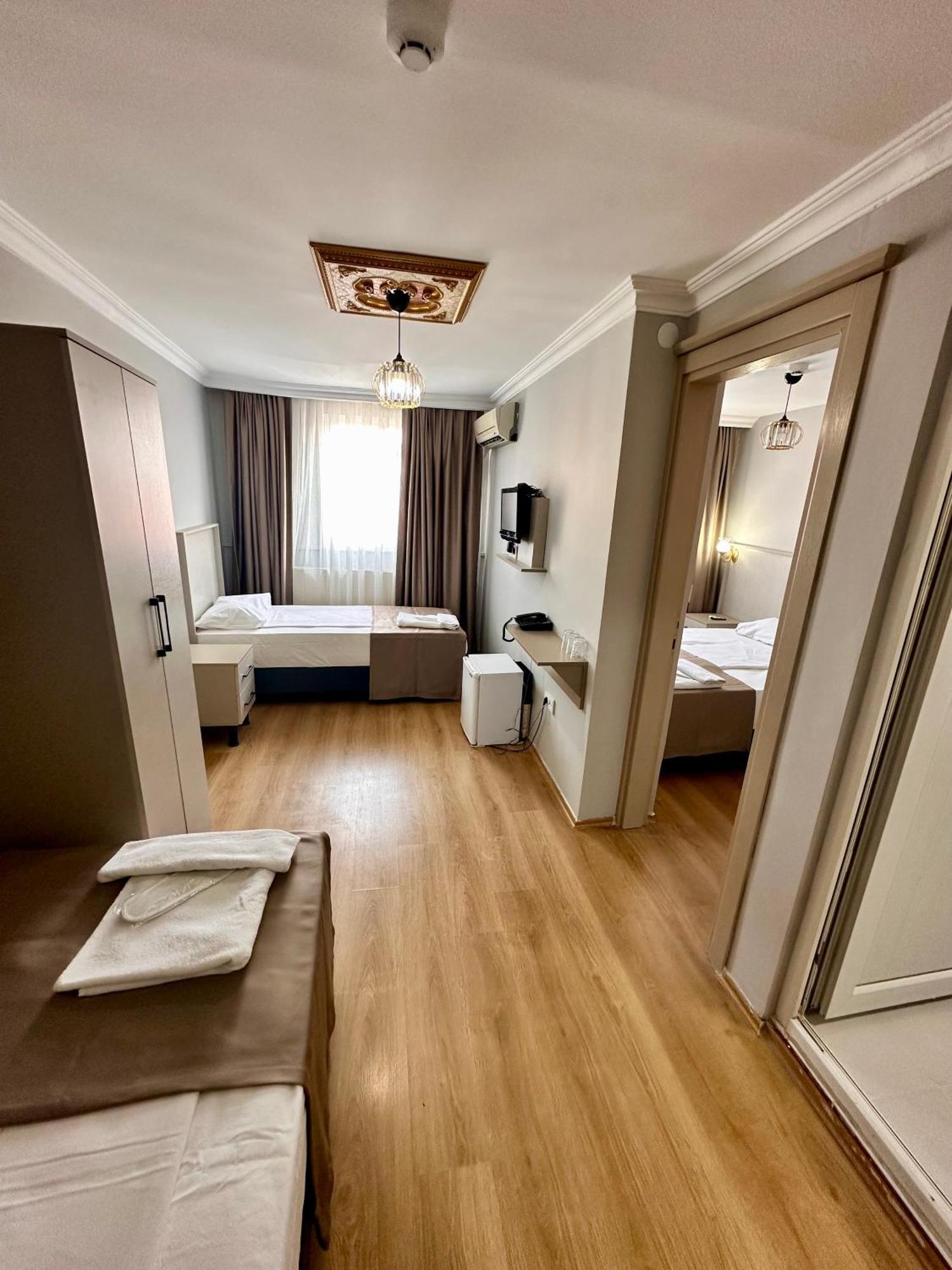 Crowned Exclusive Hotel