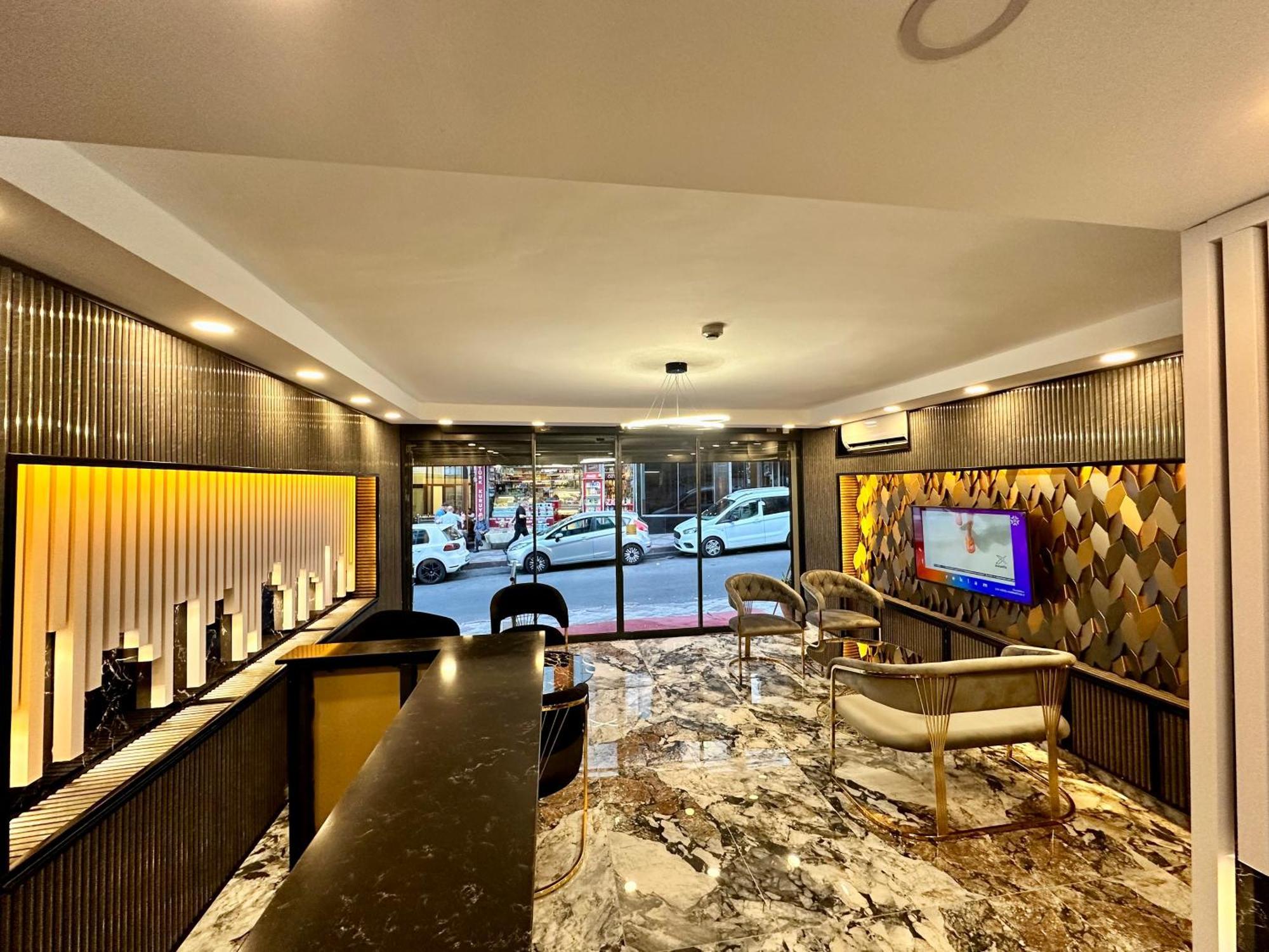 Crowned Exclusive Hotel