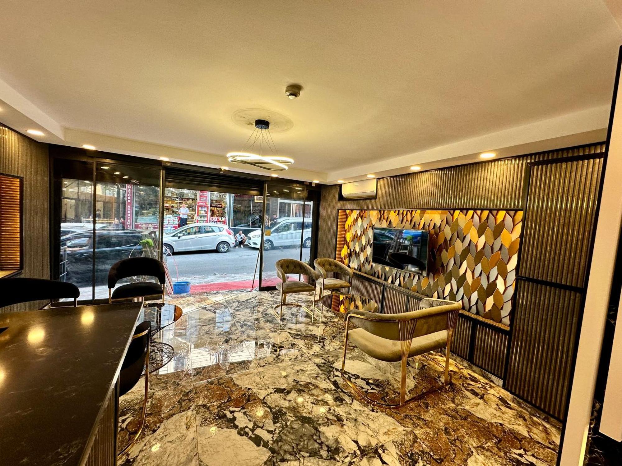 Hotel Crowned Exclusive