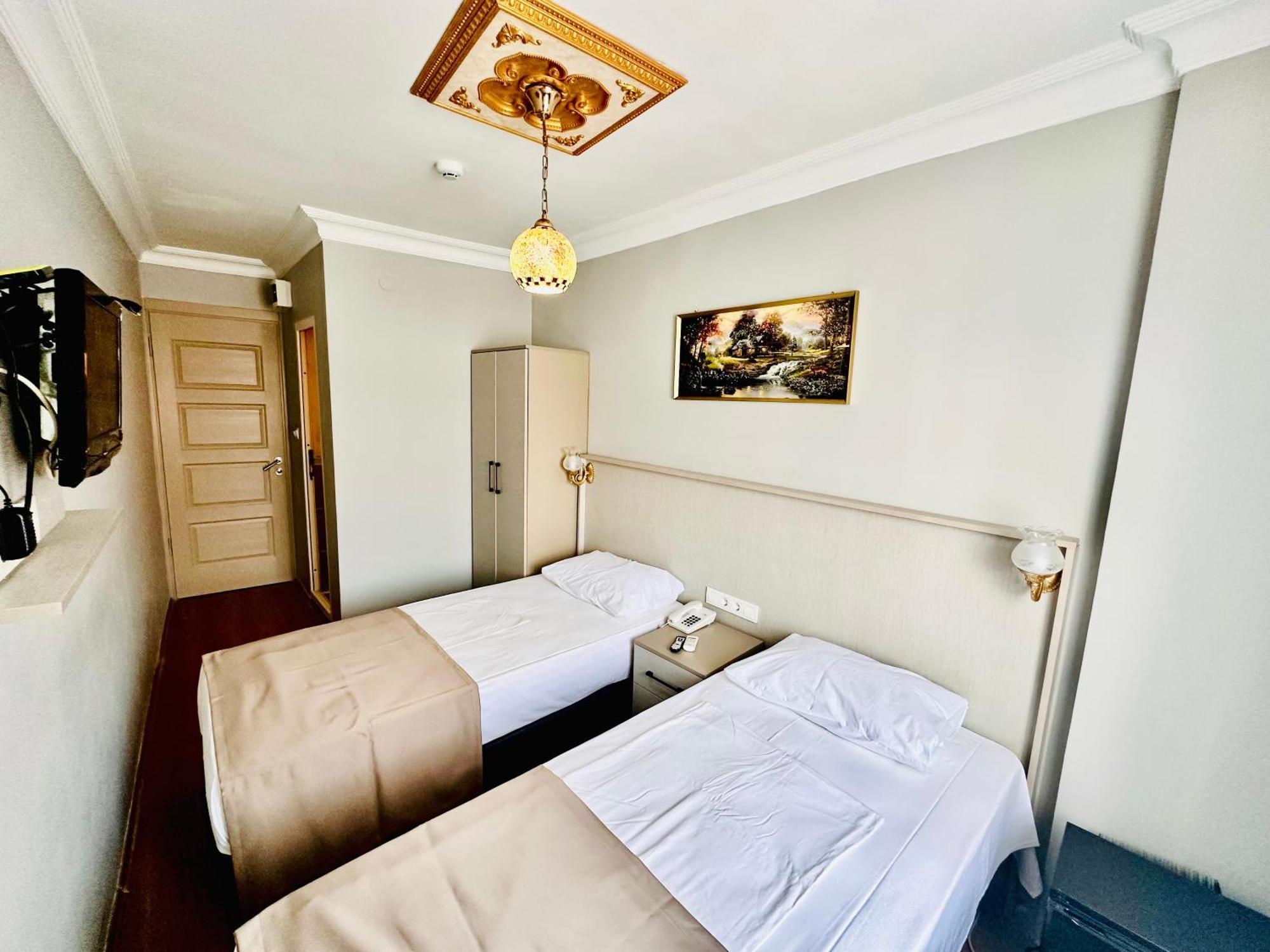 Crowned Exclusive Hotel