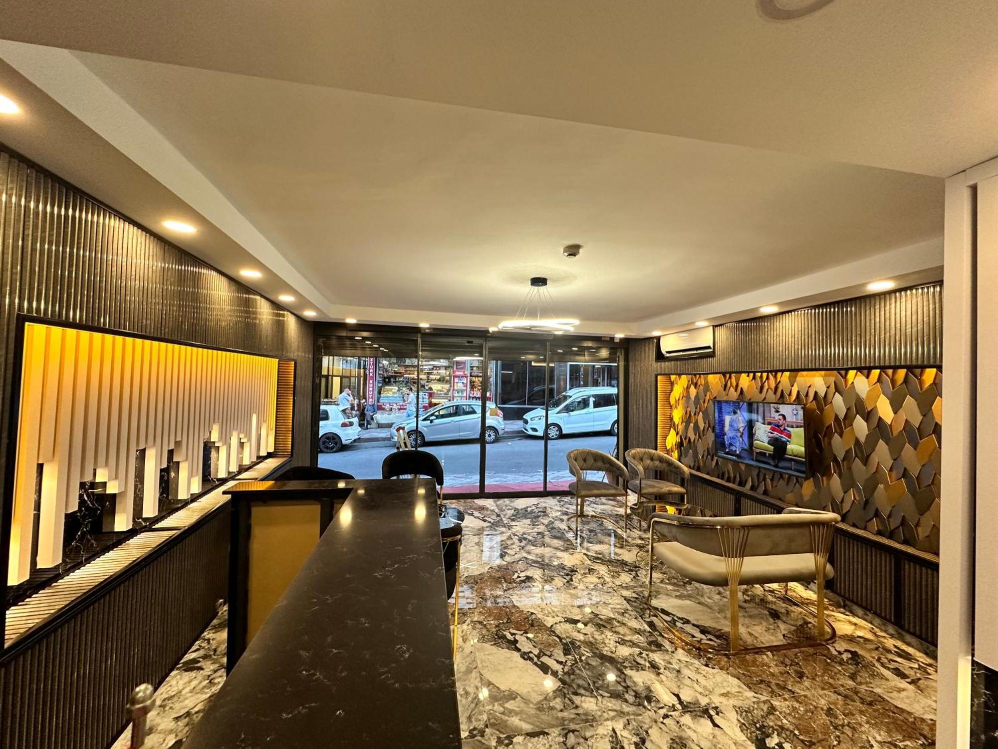 Crowned Exclusive Hotel