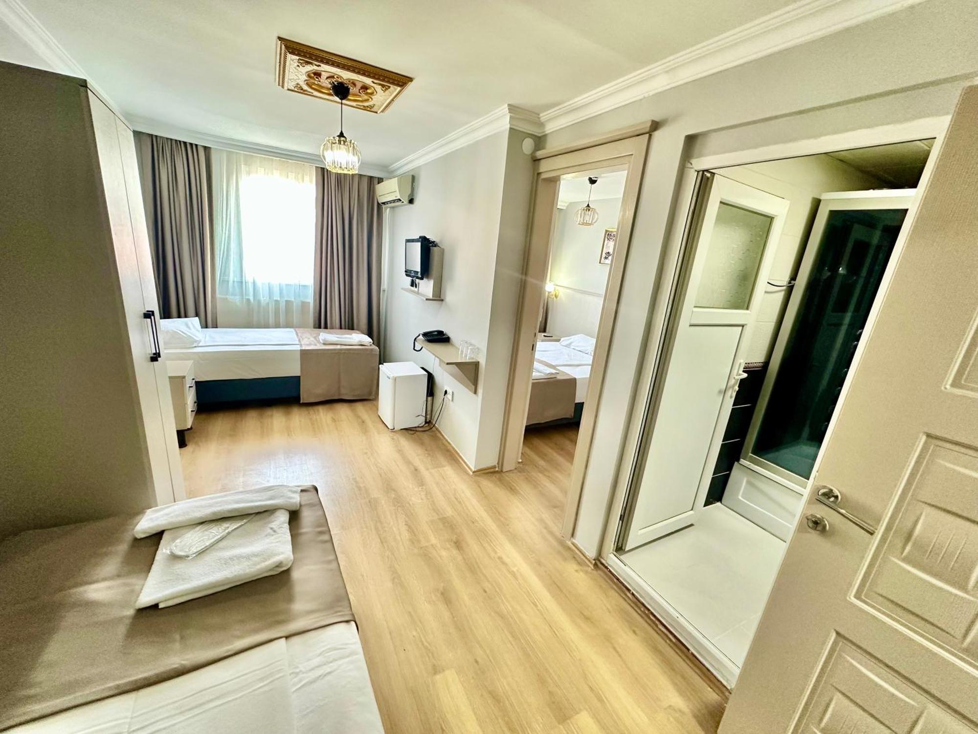Hotel Crowned Exclusive