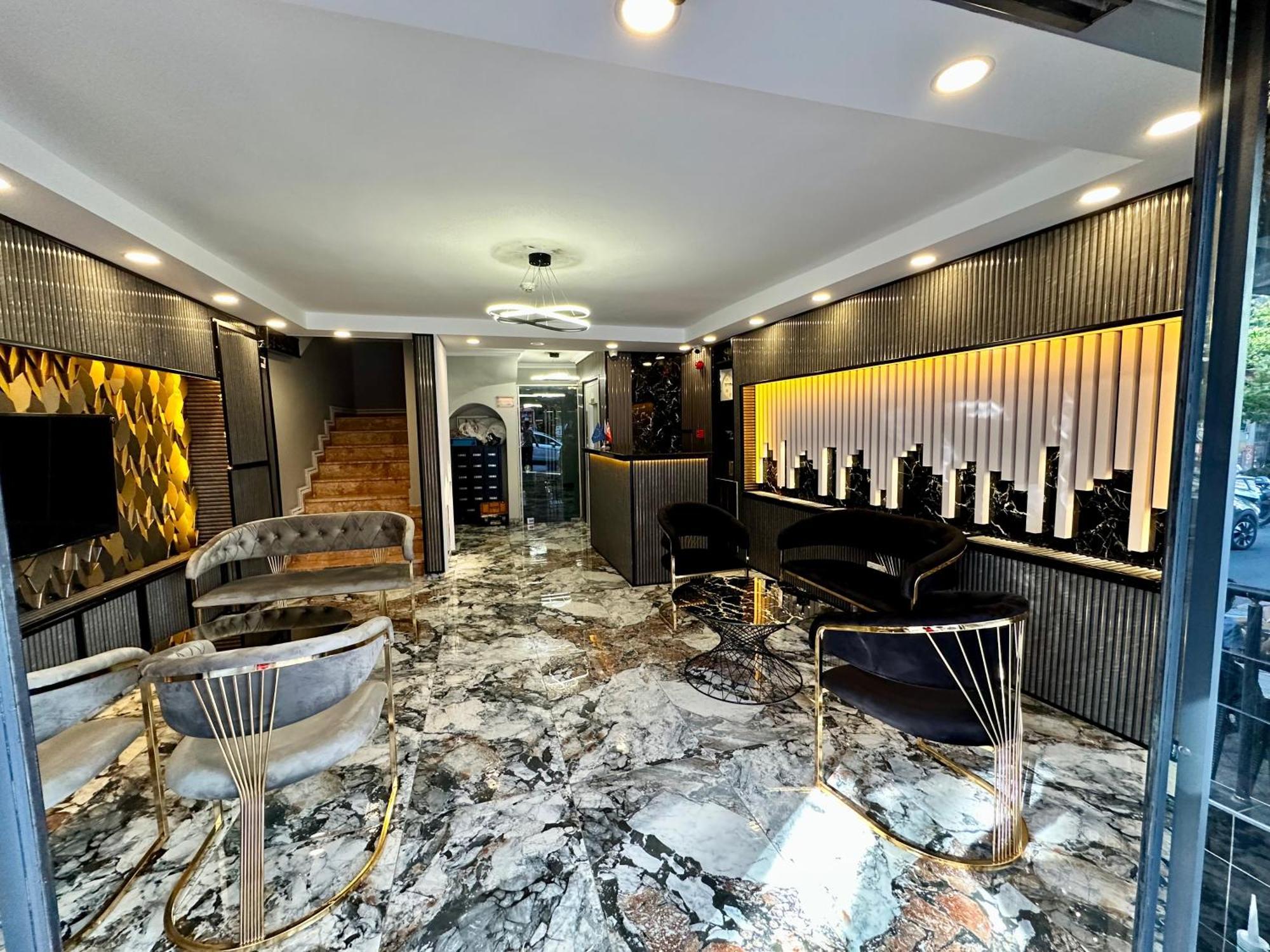Crowned Exclusive Hotel
