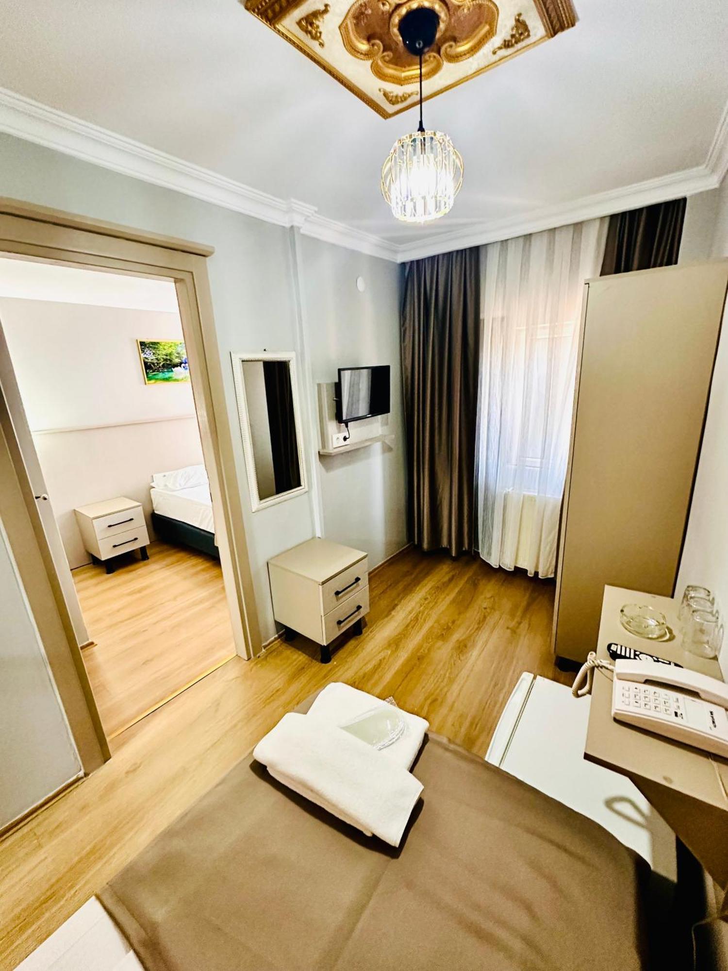 Crowned Exclusive Hotel 2*